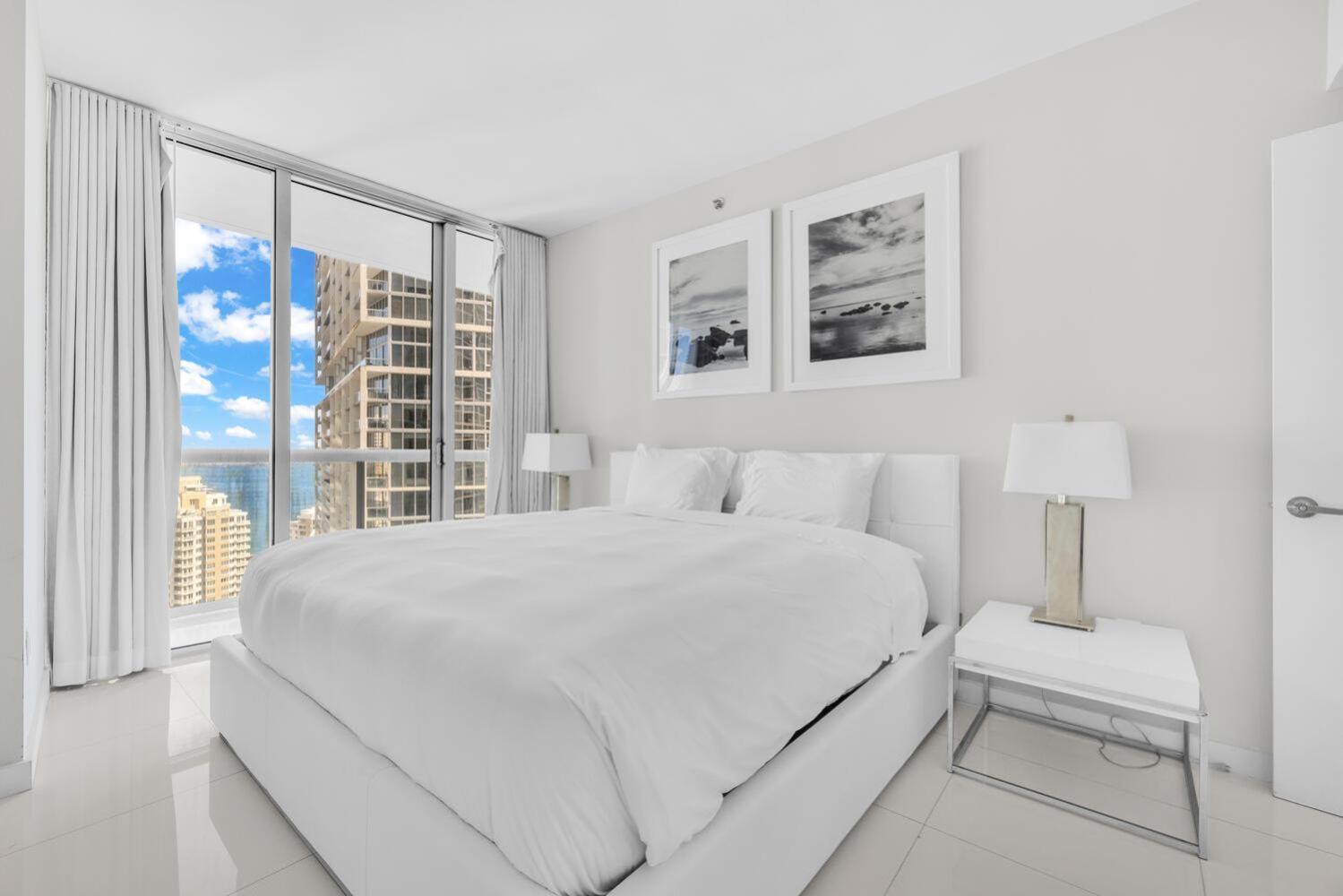 Large In W With Bay Views *