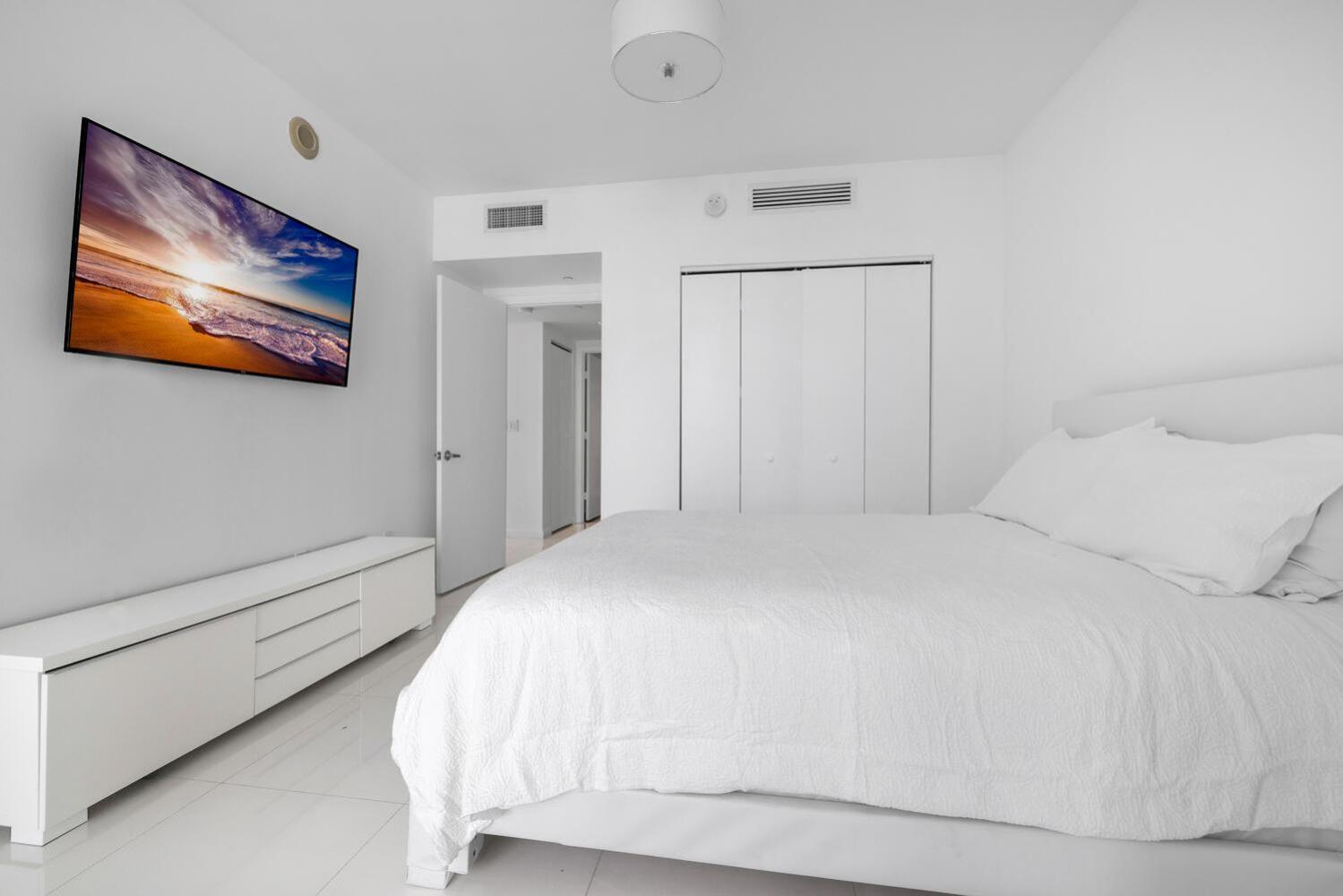 Large In W With Bay Views Appartement