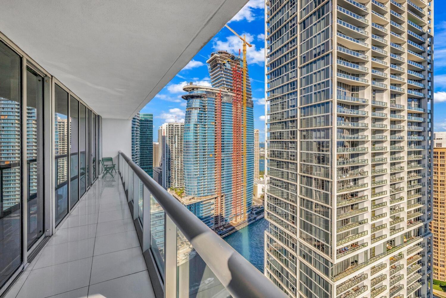 Large In W With Bay Views Appartement