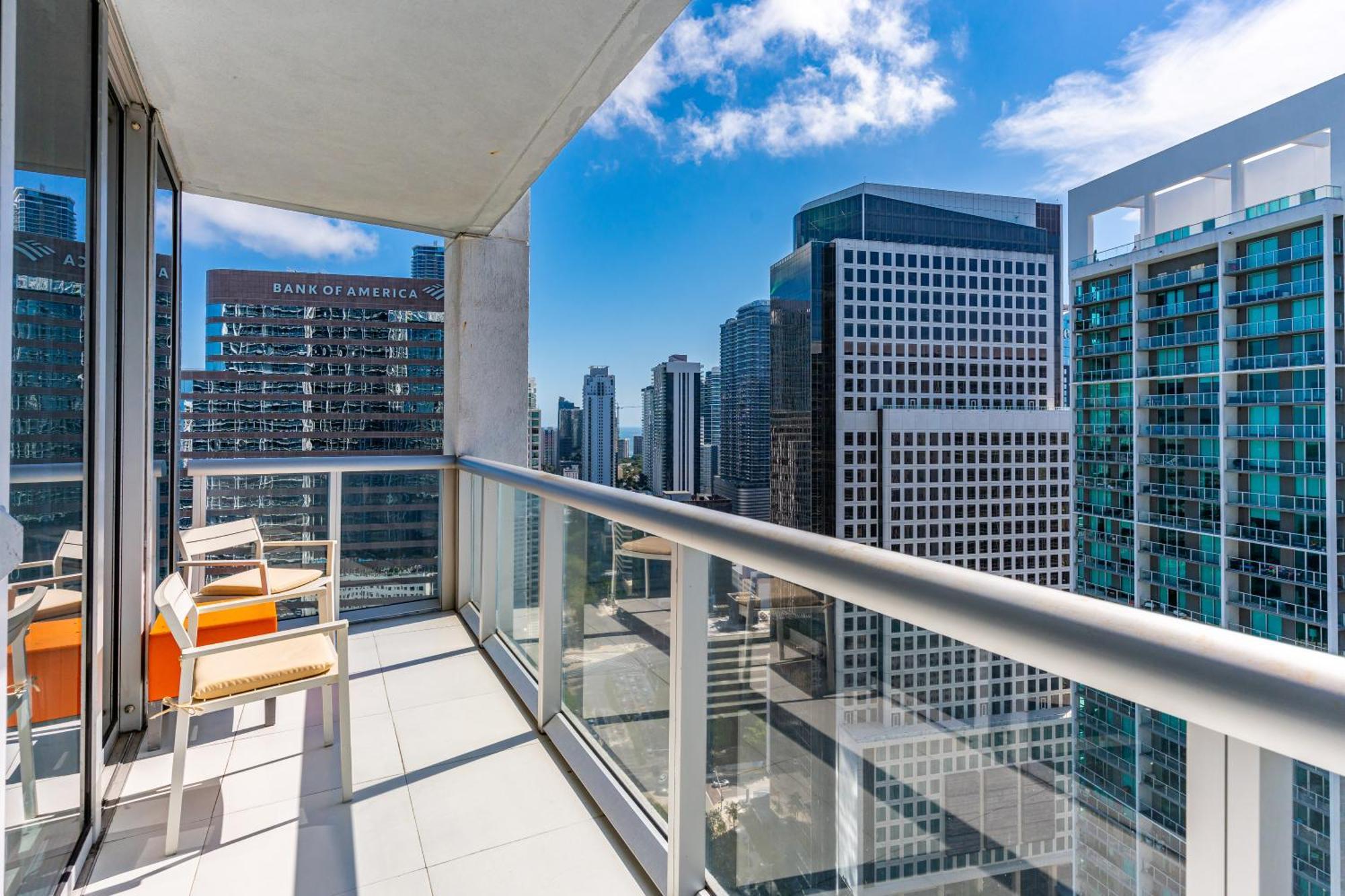 Large In W With Bay Views Appartement