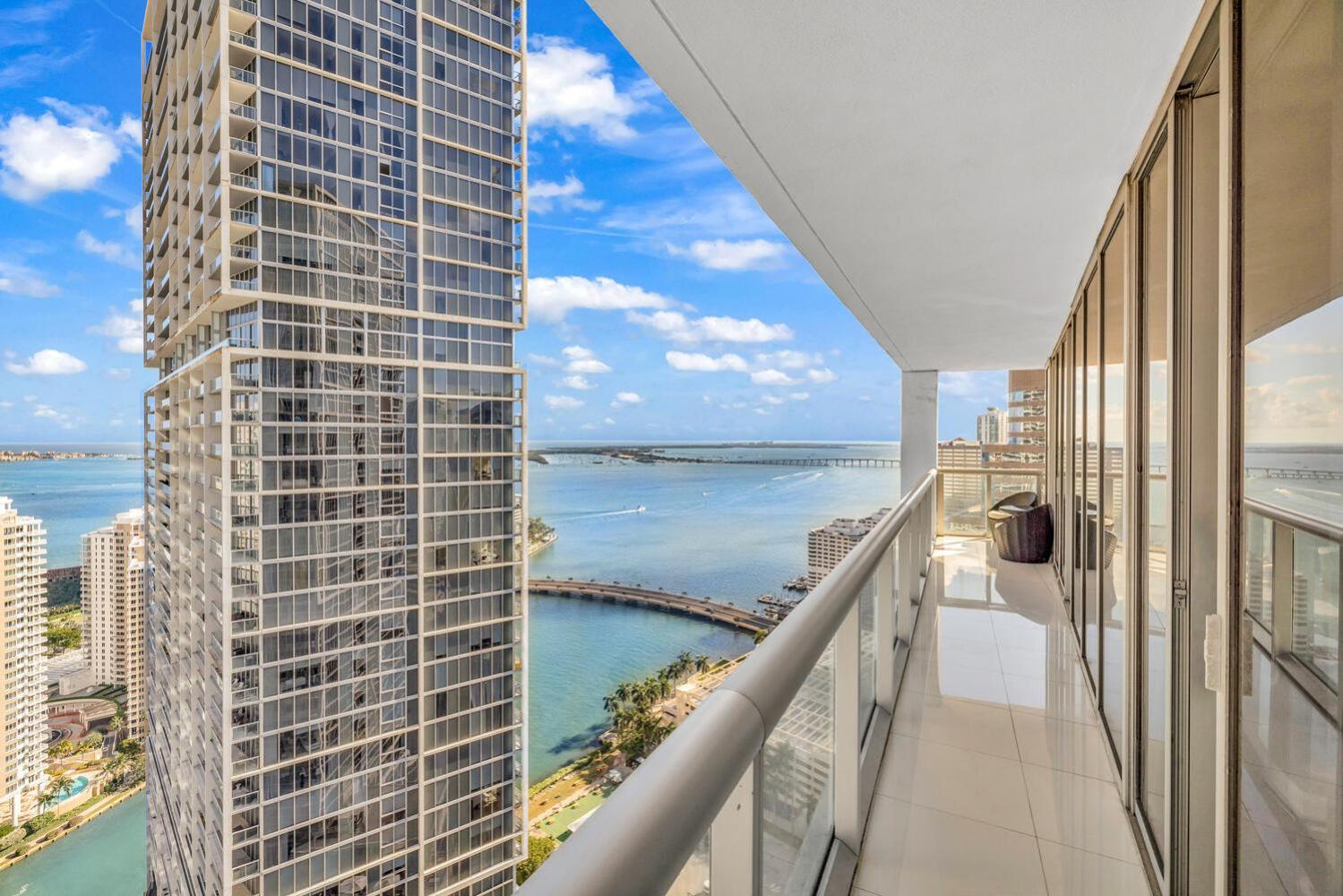 Large In W With Bay Views Appartement *